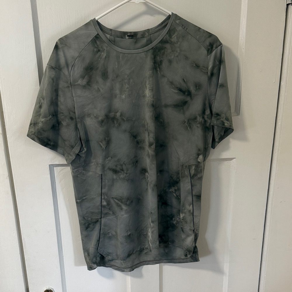 lululemon athletica Gray Tie-Dye Short Sleeve Tee